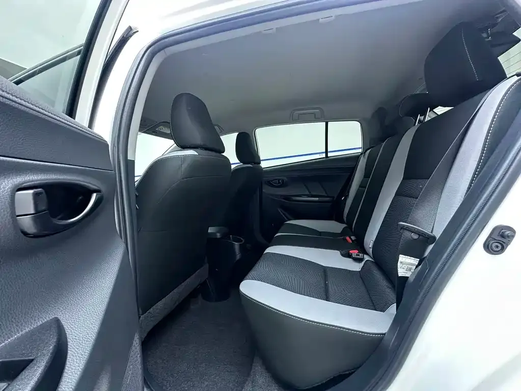 Toyota Yaris L — фото 9
