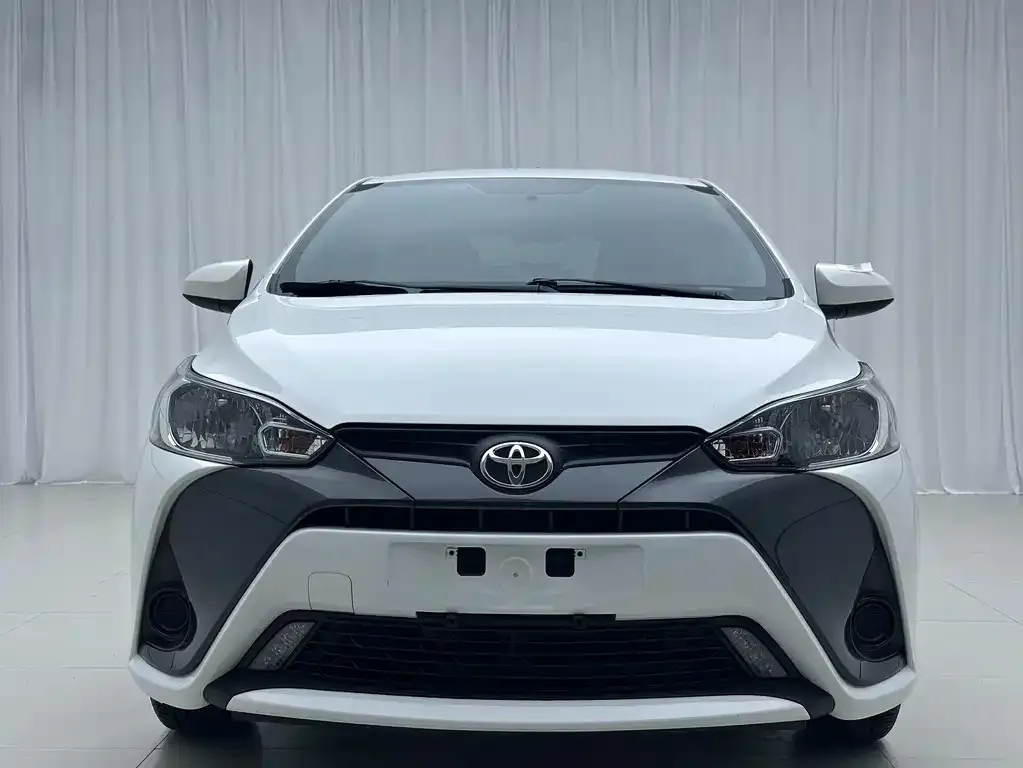 Toyota Yaris L — фото 2