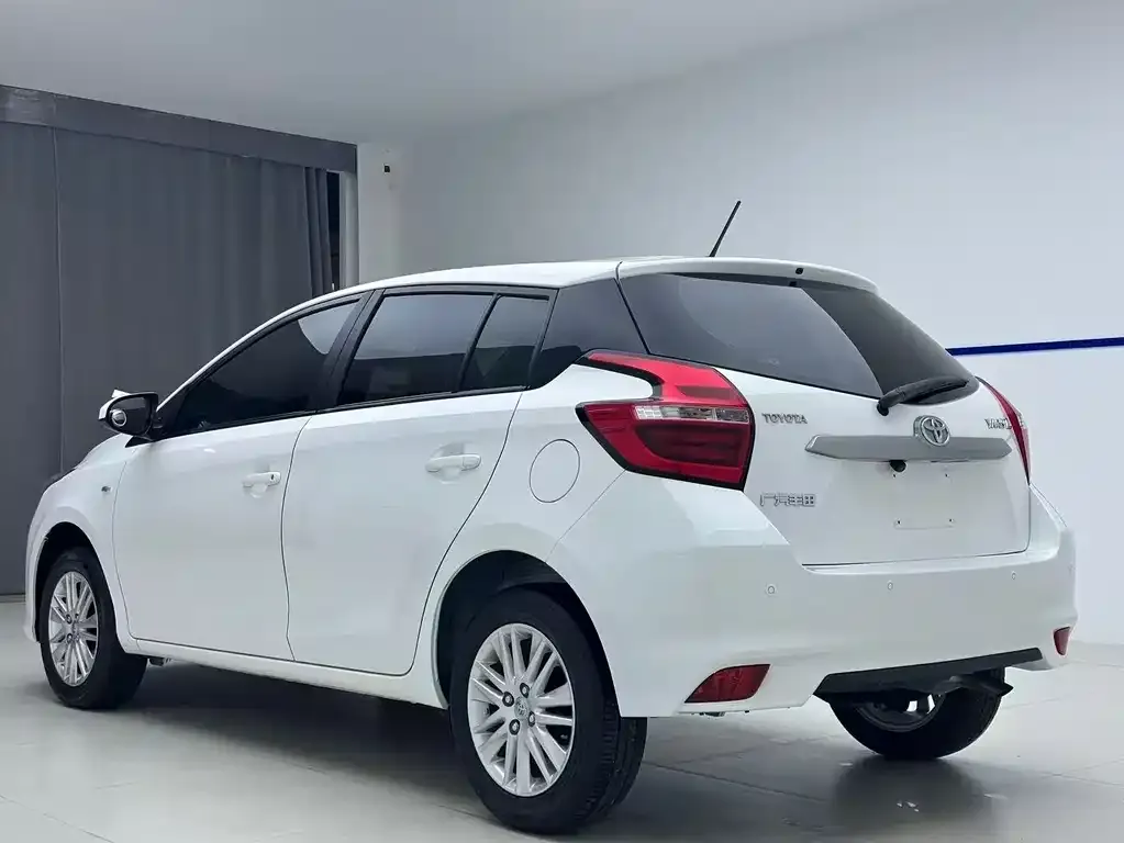 Toyota Yaris L — фото 3