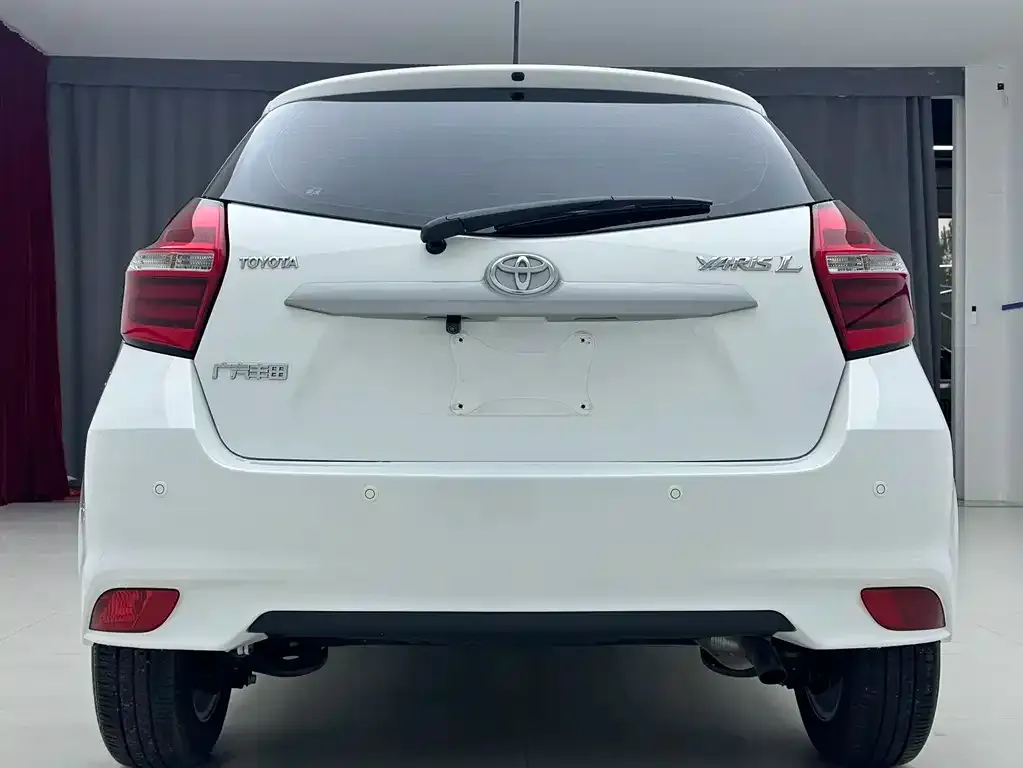 Toyota Yaris L — фото 5
