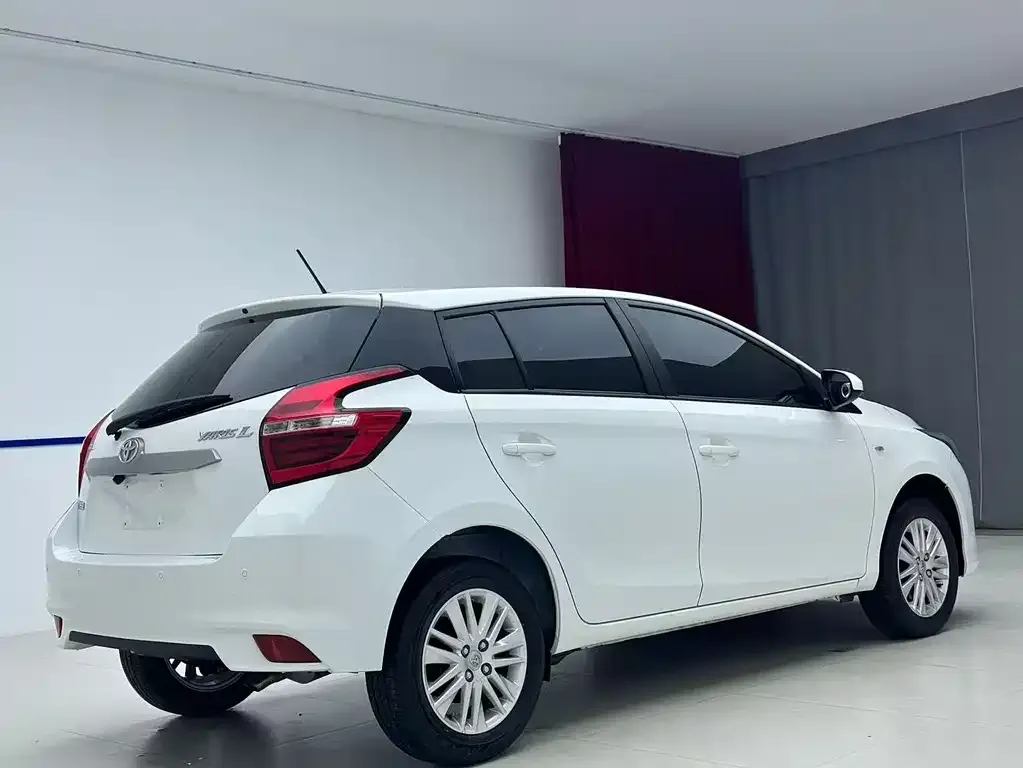 Toyota Yaris L — фото 4