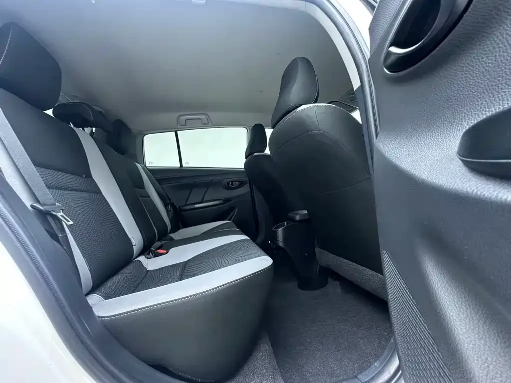 Toyota Yaris L — фото 8