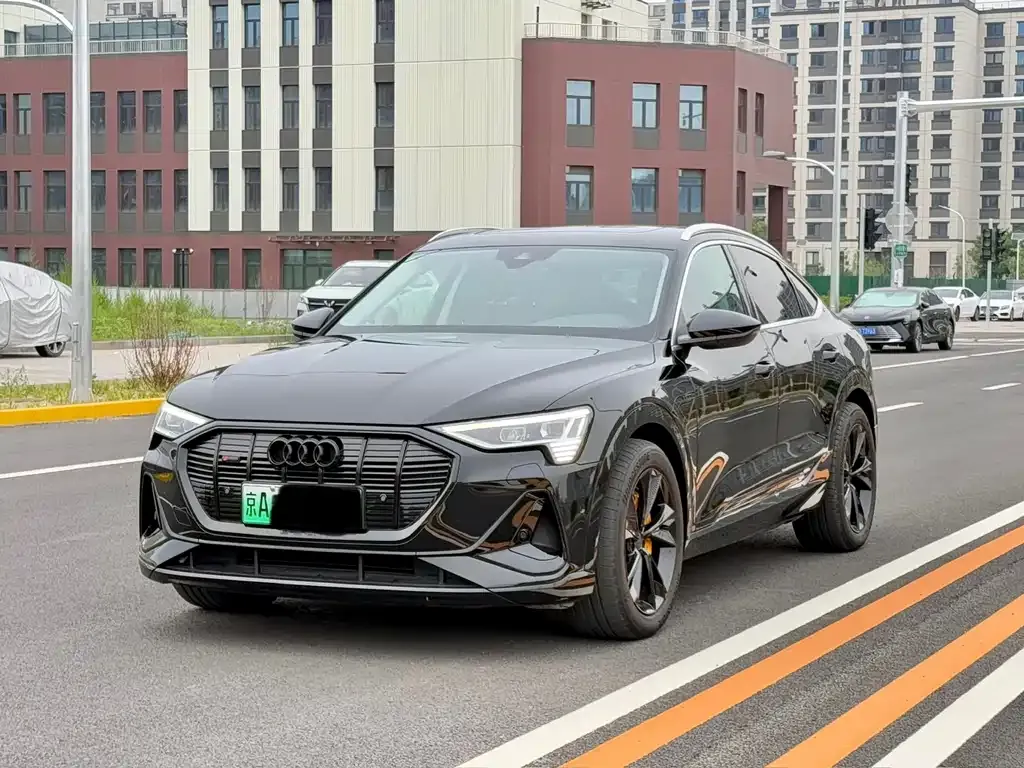 Audi e-tron (Import)