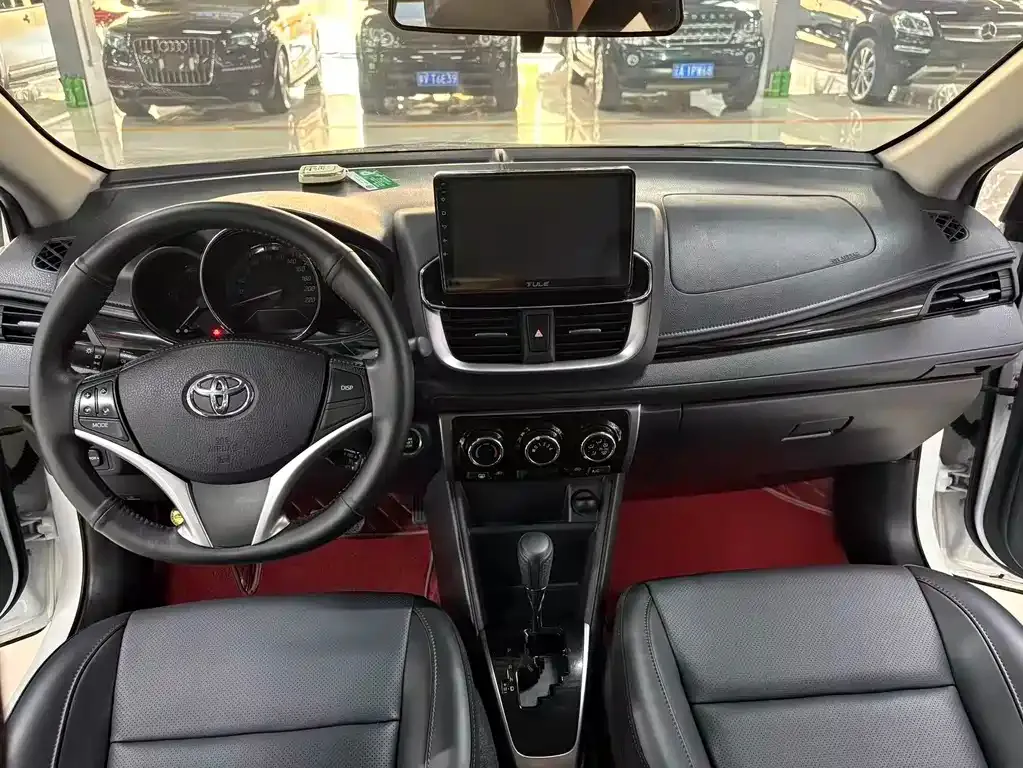 Toyota Yaris L — фото 4