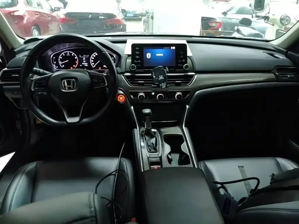 Honda Accord — фото 10