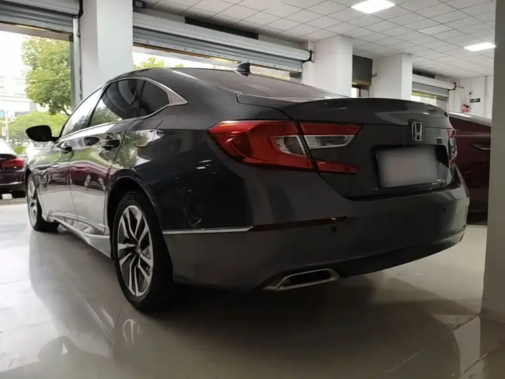 Honda Accord — фото 7