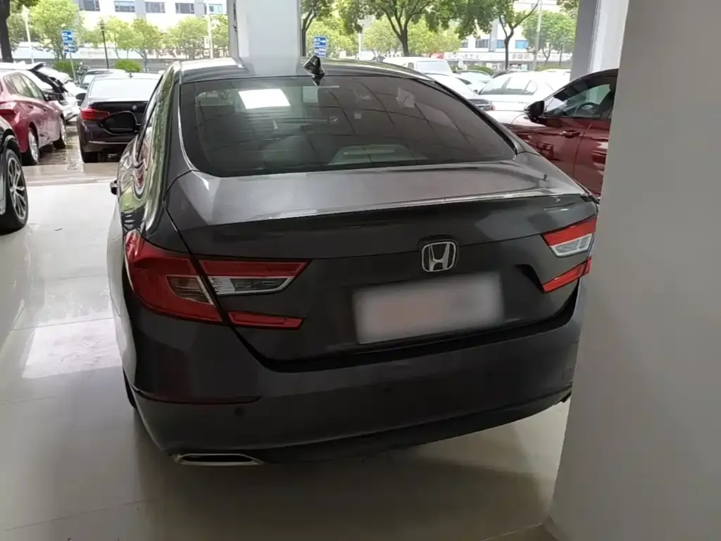 Honda Accord — фото 8