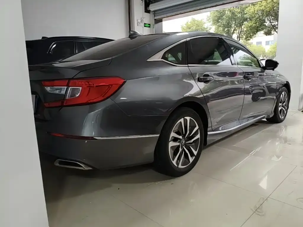 Honda Accord — фото 9
