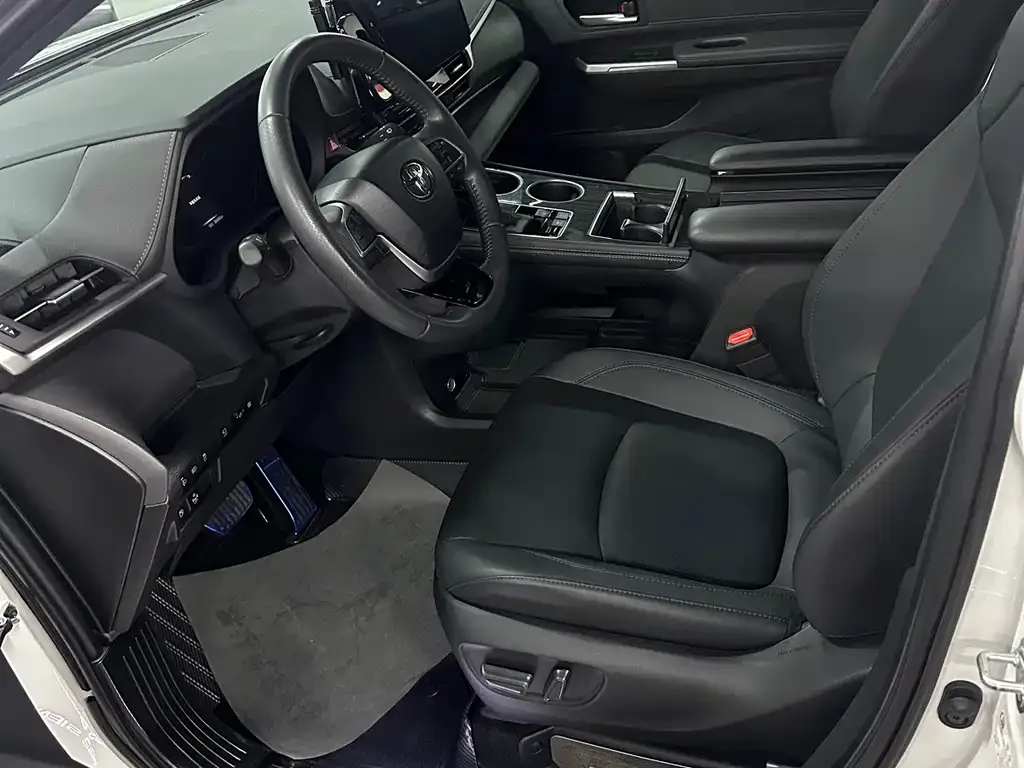 Toyota Sienna — фото 2