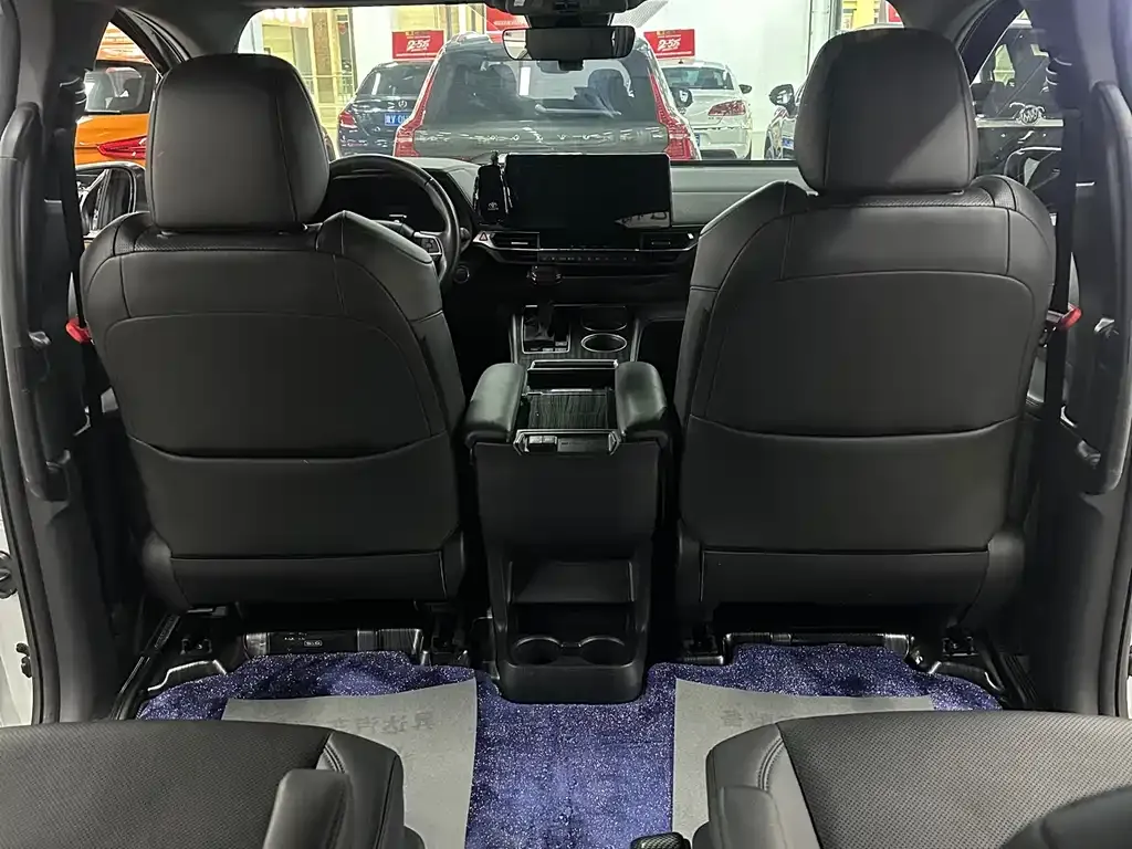 Toyota Sienna — фото 8