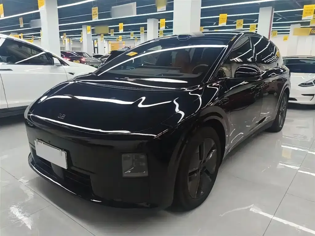 Li Auto i8 — фото 1