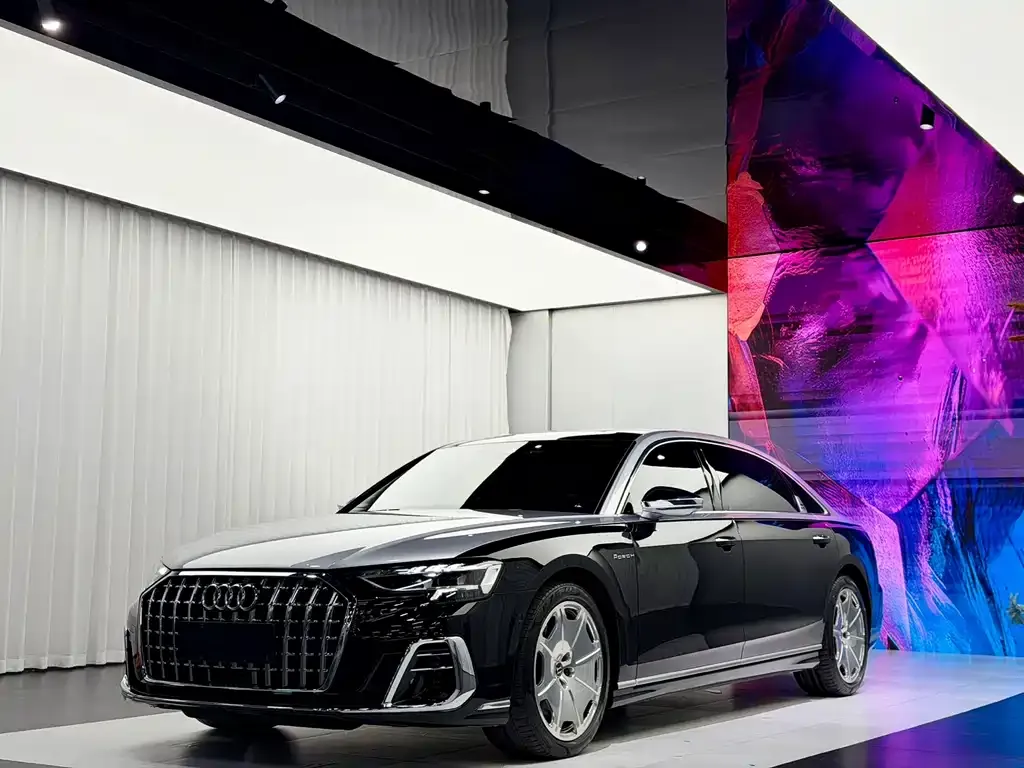 Audi A8 — фото 1