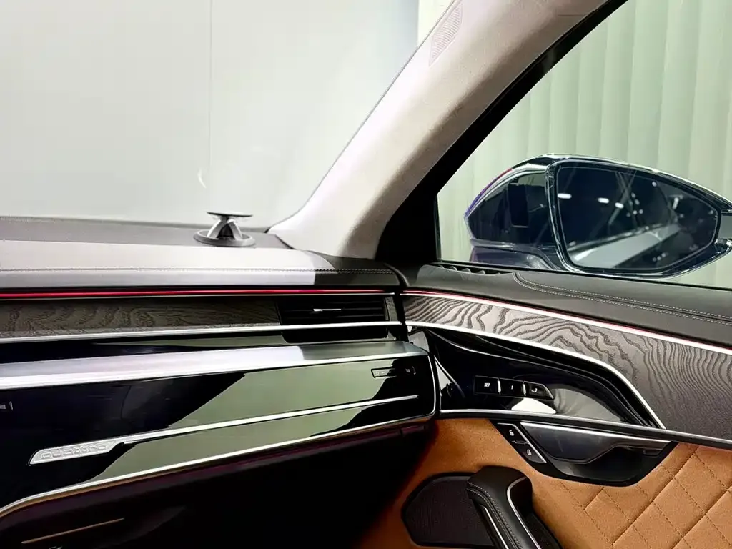 Audi A8 — фото 6
