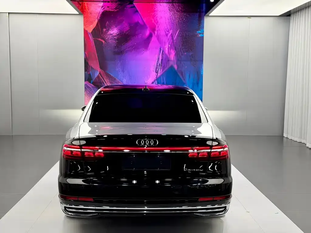 Audi A8 — фото 2