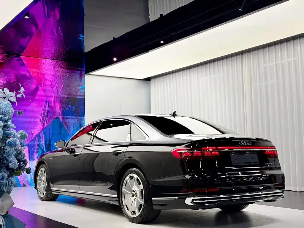 Audi A8 — фото 10