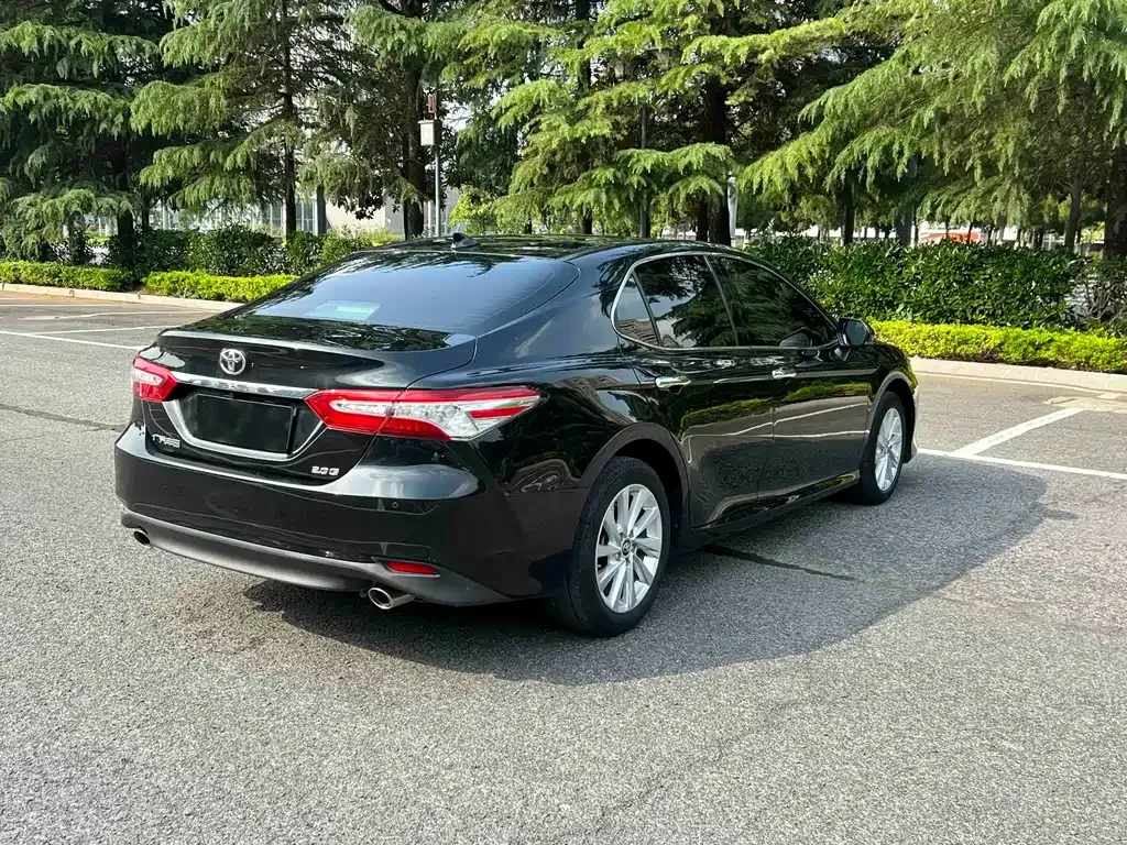 Toyota Camry — фото 7