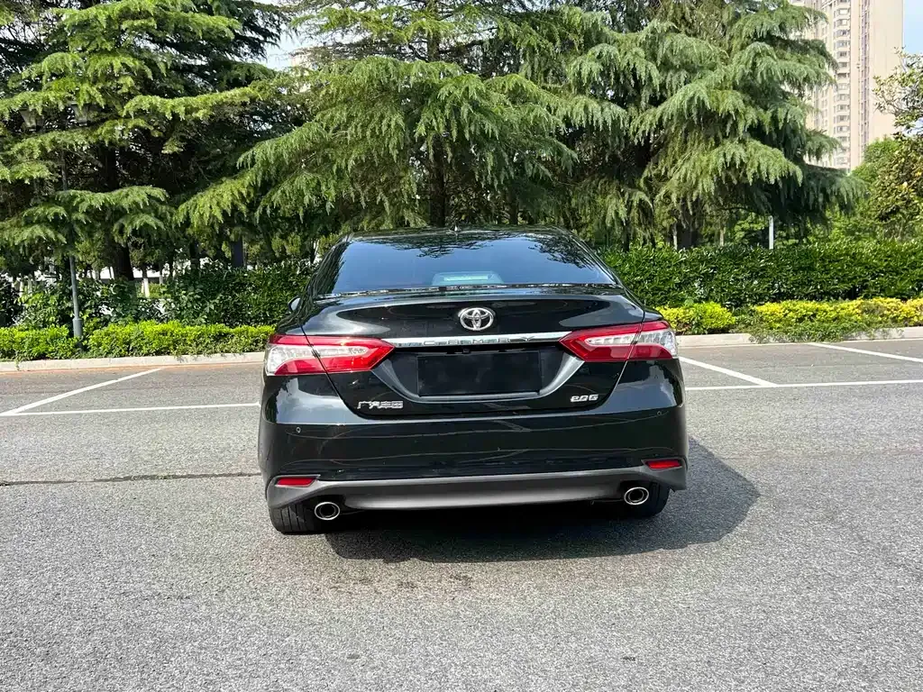Toyota Camry — фото 4