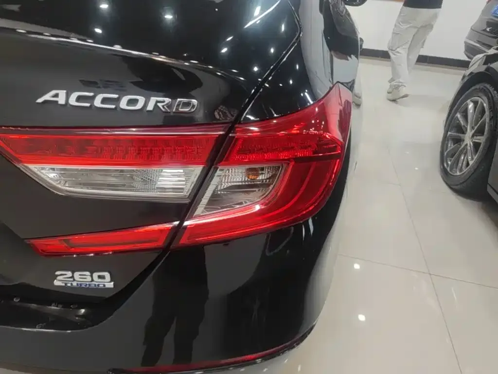 Honda Accord — фото 7