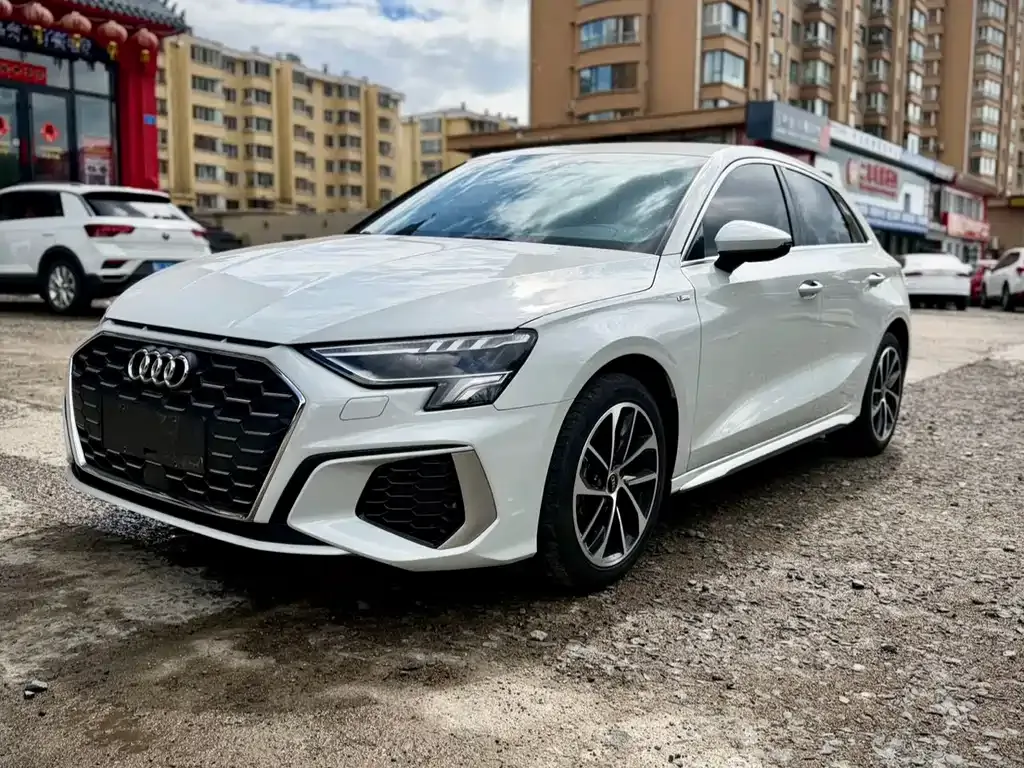 Audi A3 — фото 1
