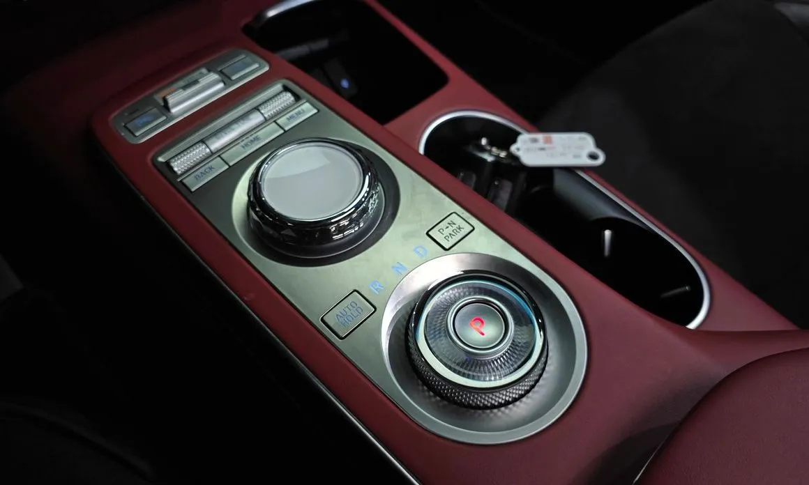 Genesis GV70 — фото 3