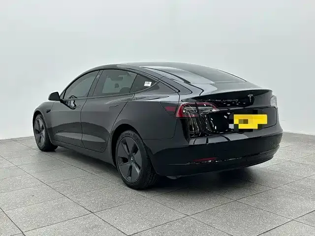 Tesla Model 3 — фото 4