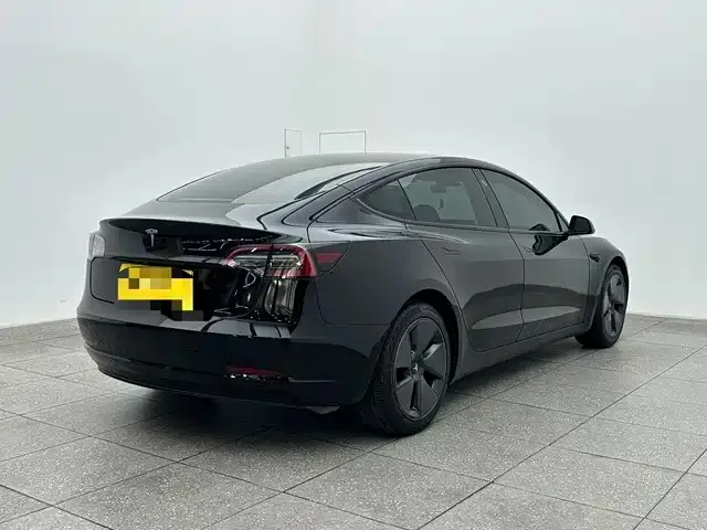 Tesla Model 3 — фото 7