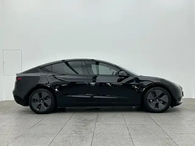 Tesla Model 3 — фото 2