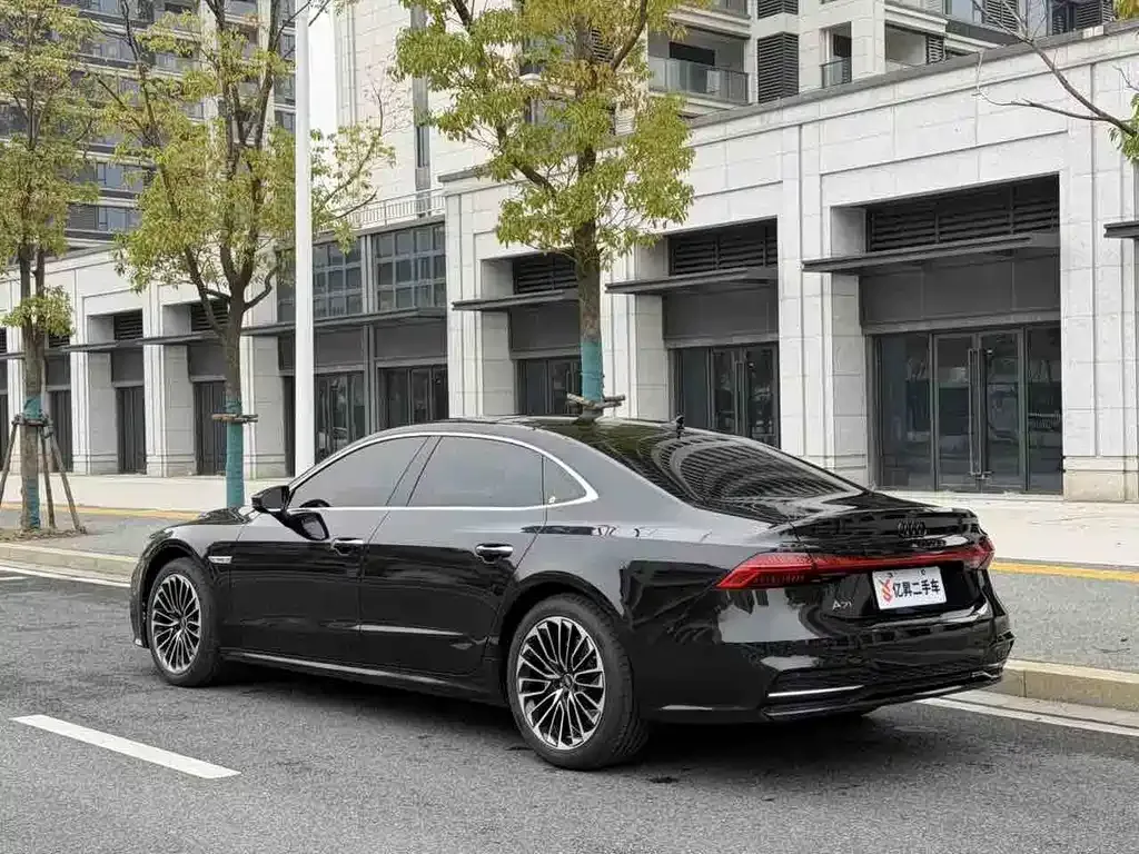 Audi A7L — фото 6