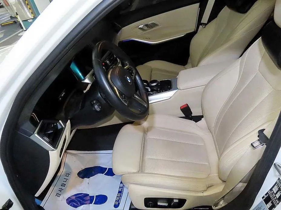 BMW 3-Series 2022 из KR, фото 2