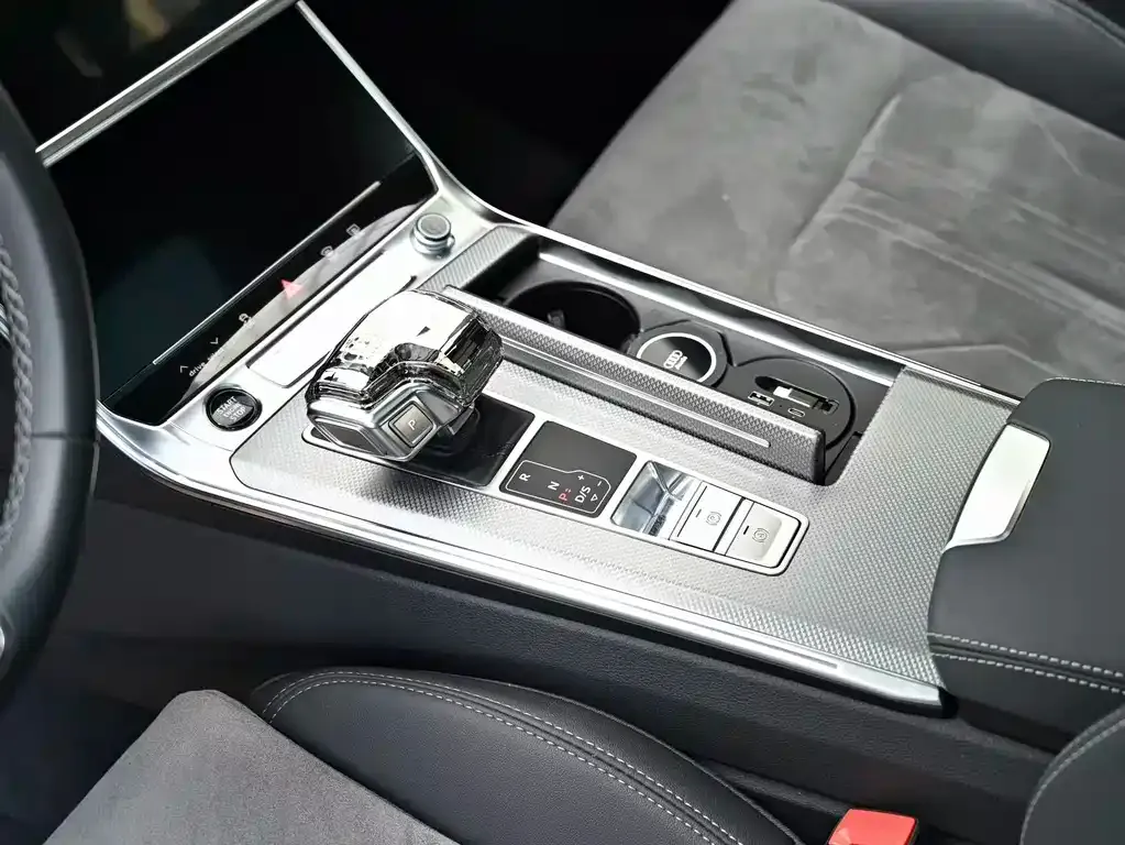 Audi A6L — фото 2
