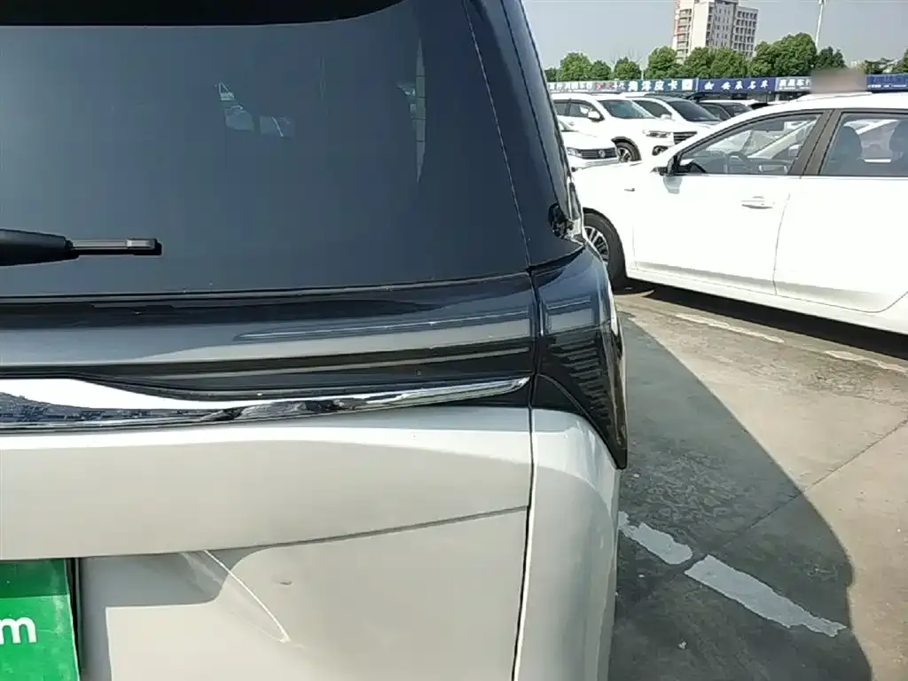 Buick GL8 Hybrid — фото 10