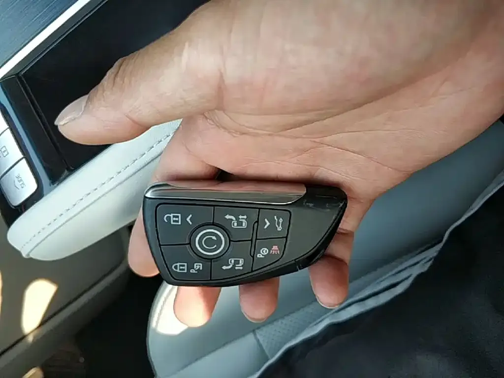 Buick GL8 Hybrid — фото 2