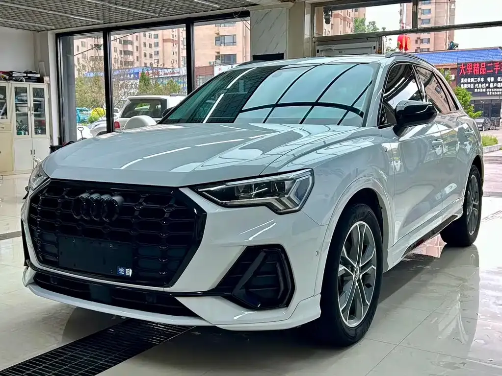 Audi Q3 — фото 1