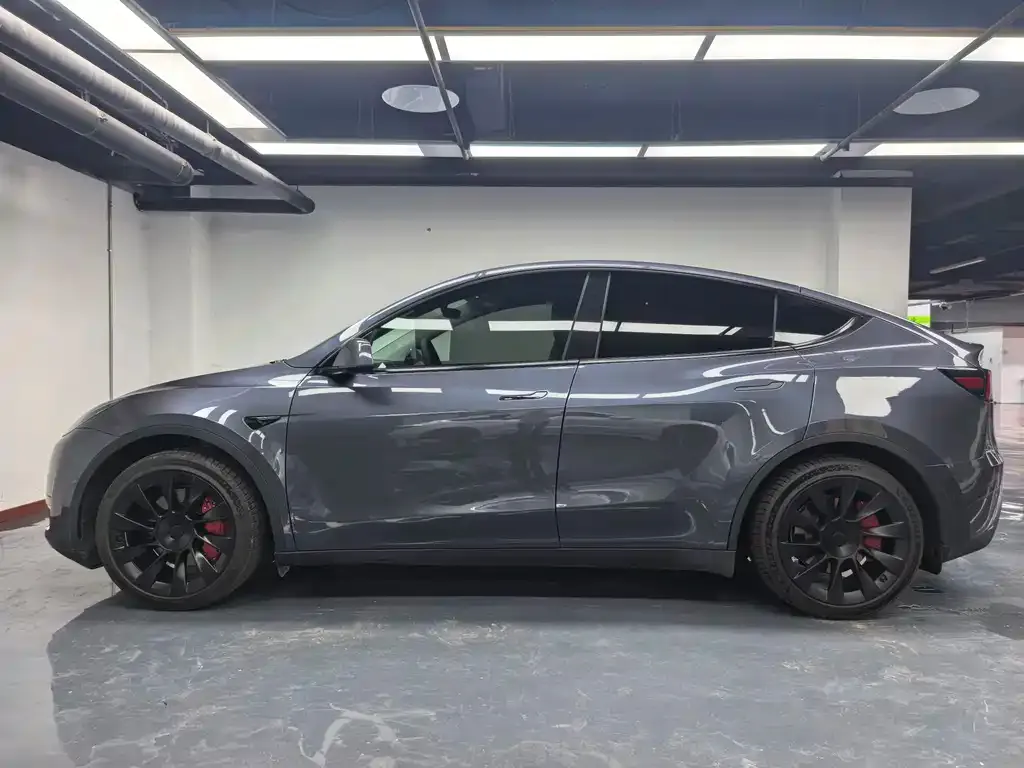 Tesla Model Y — фото 7