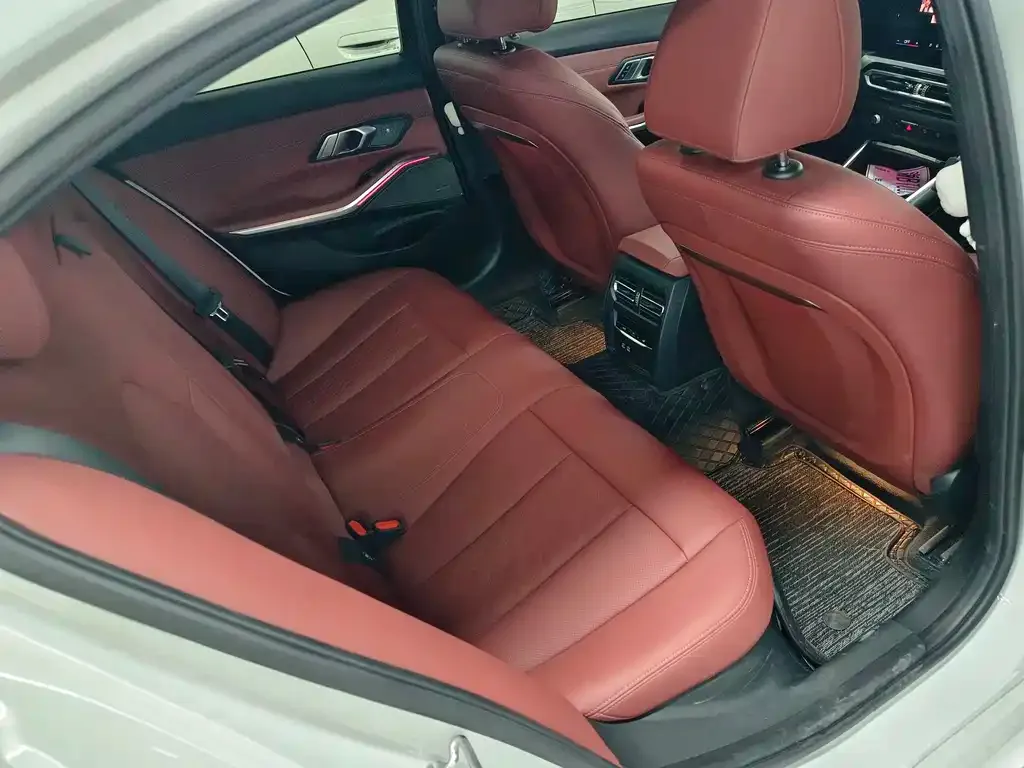 BMW 3 Series 2024 из CN, фото 2