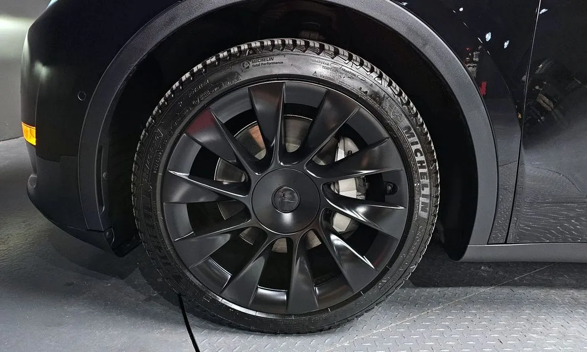 Tesla Model Y — фото 7