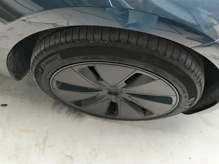Tesla Model 3 — фото 6