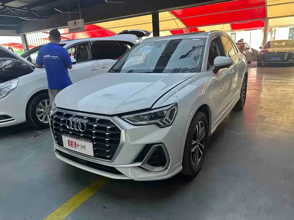 Audi Q3 — фото 1