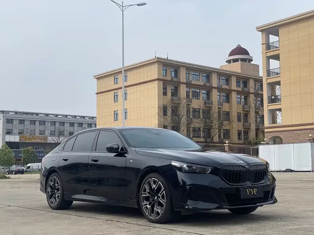 BMW 5 Series — фото 10