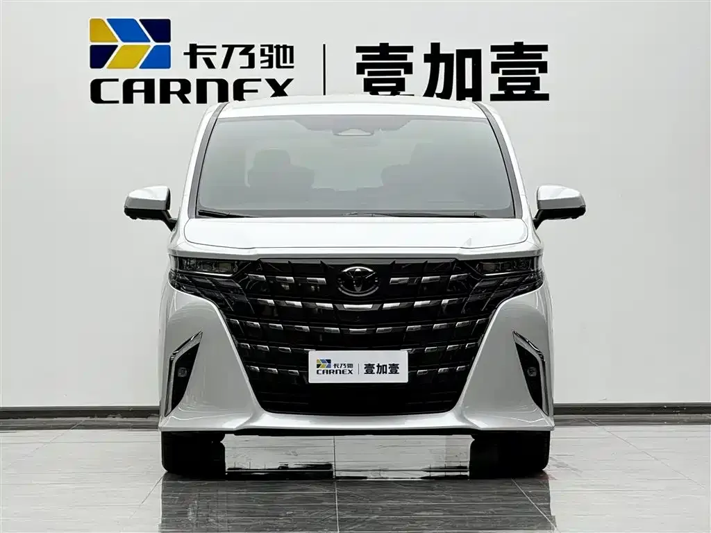 Toyota Alphard — фото 9