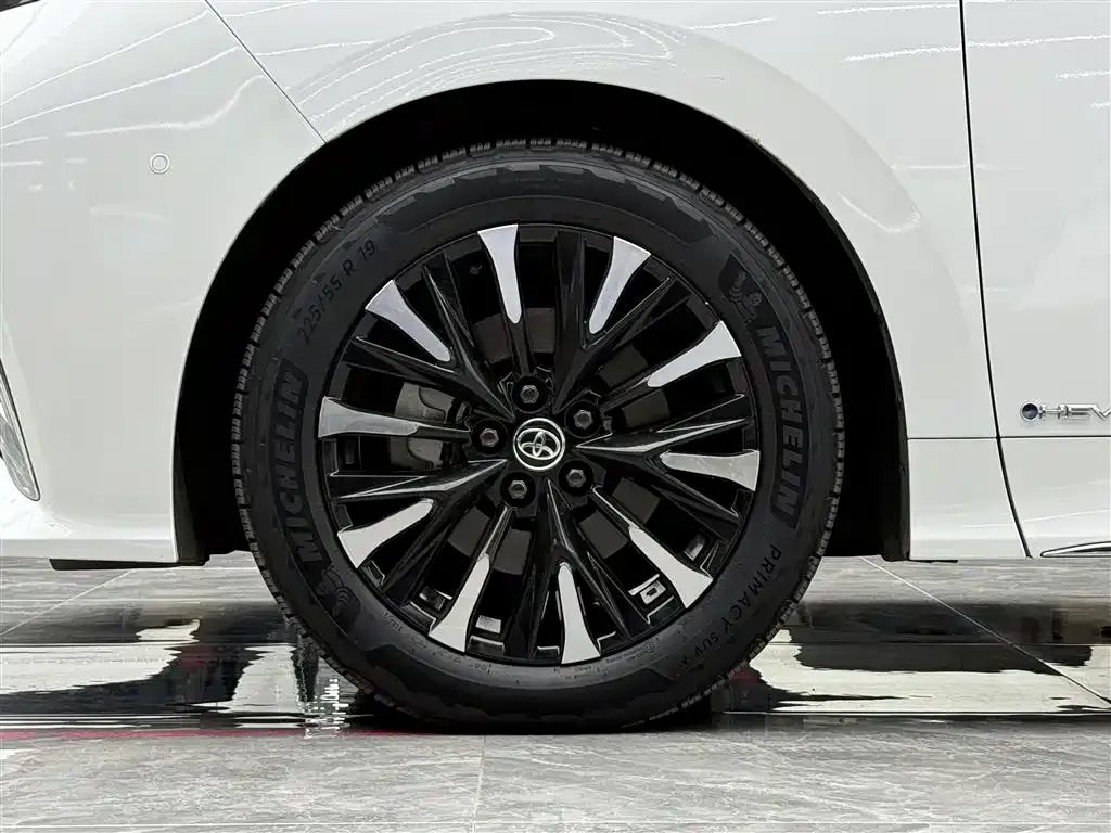 Toyota Alphard — фото 8