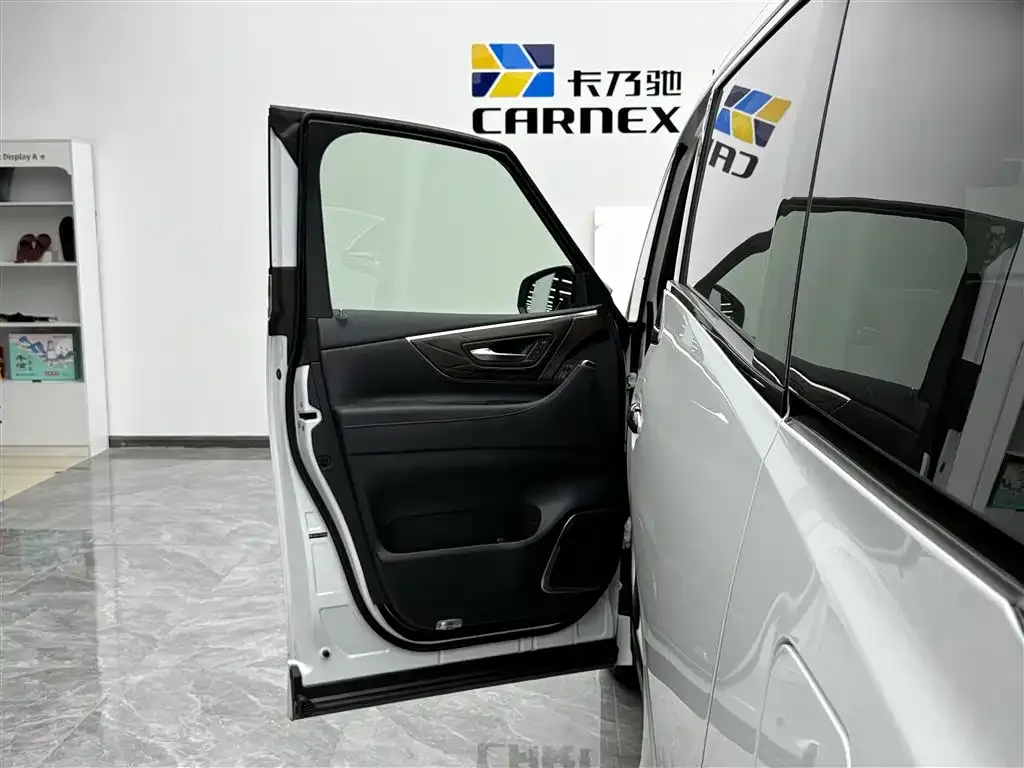 Toyota Alphard — фото 5