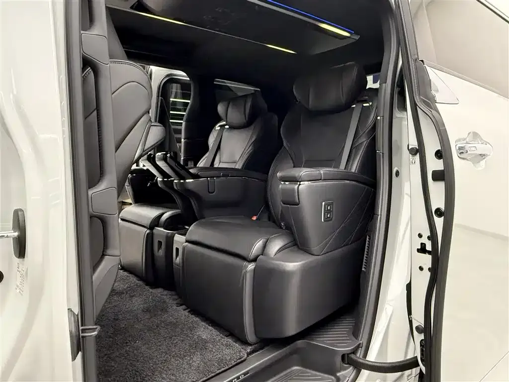 Toyota Alphard — фото 10