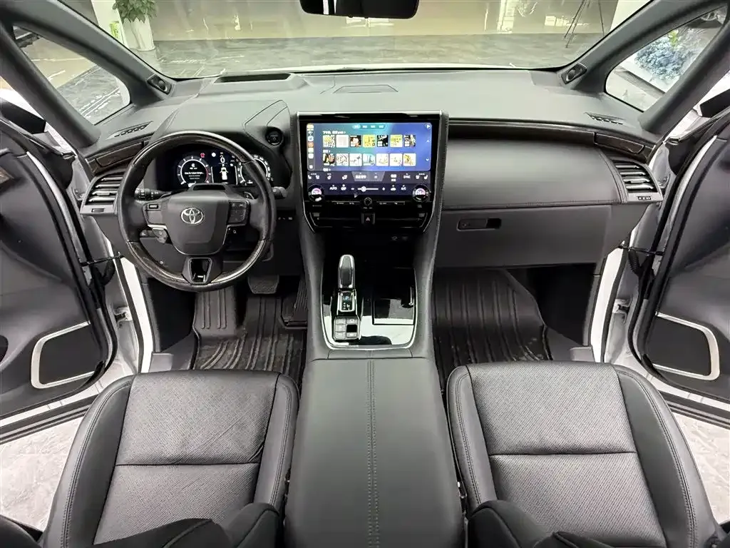 Toyota Alphard — фото 7