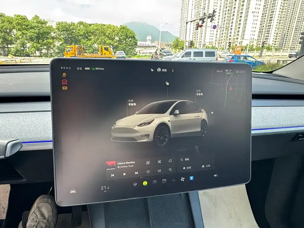 Tesla Model Y — фото 7