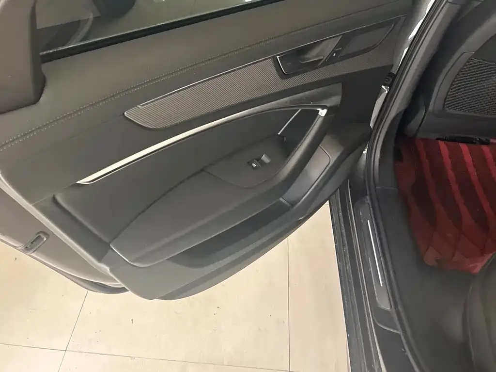Audi A6L 2021 из CN, фото 9