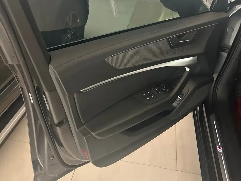 Audi A6L 2021 из CN, фото 8