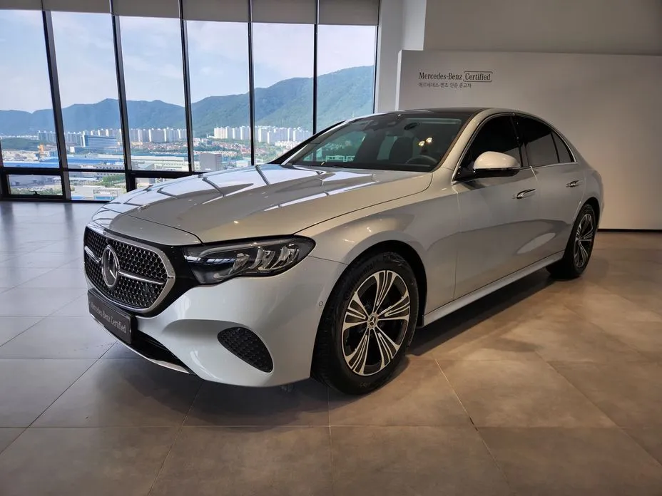 Mercedes-Benz E-Class — фото 1
