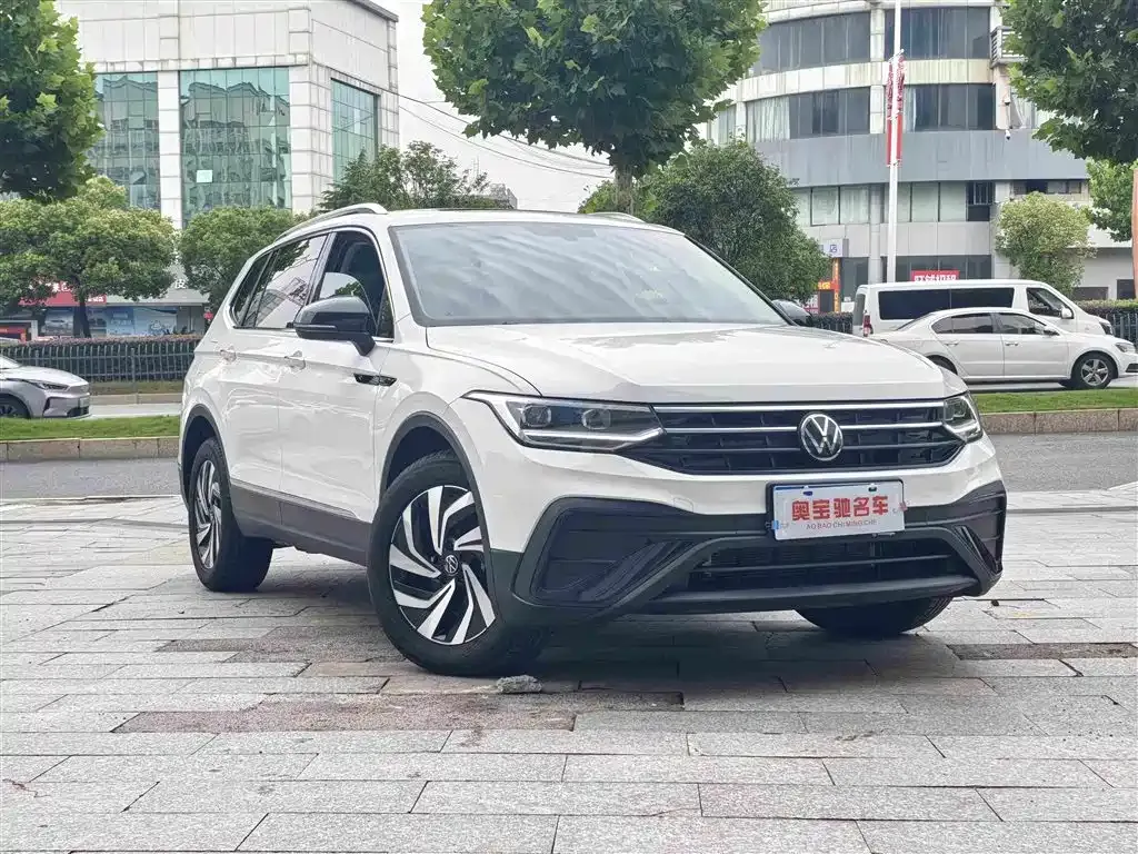 Volkswagen Tiguan L — фото 8
