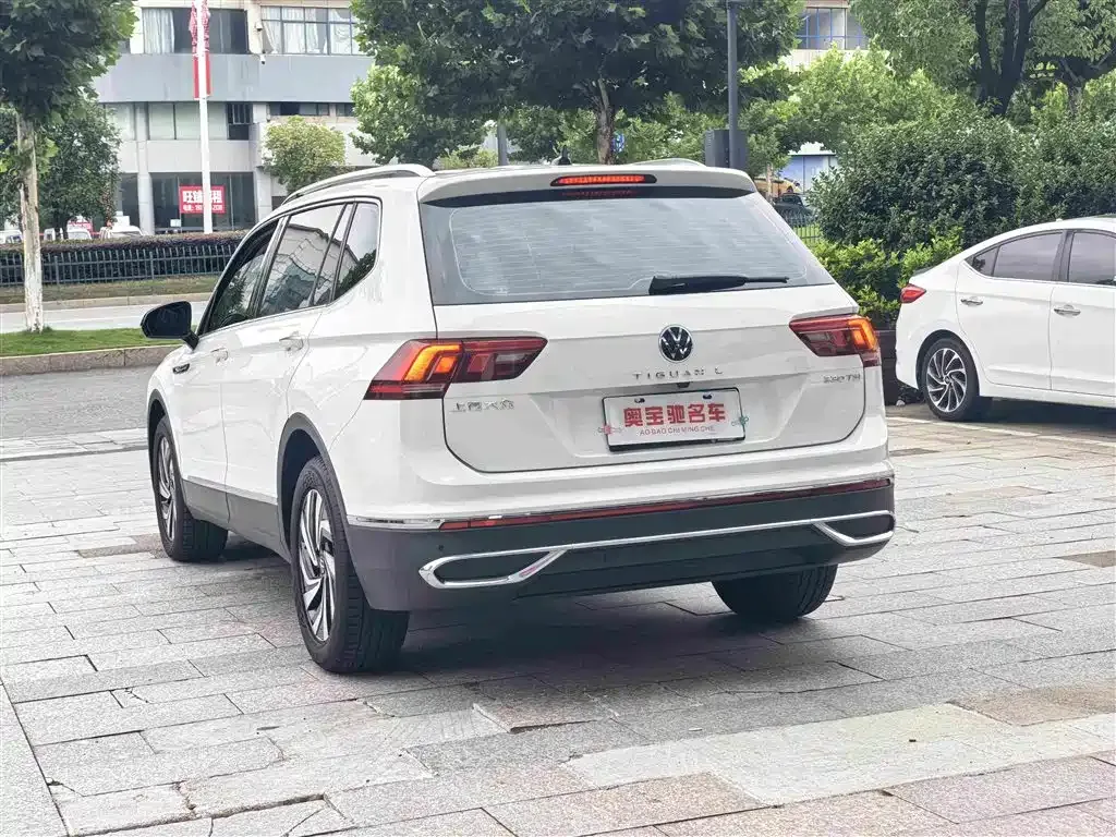 Volkswagen Tiguan L — фото 7